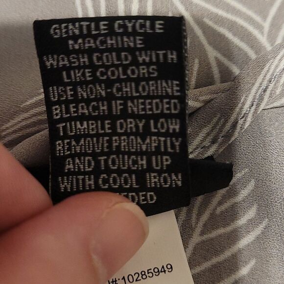 ‎Torrid feather design tank top - Picture 6 of 7